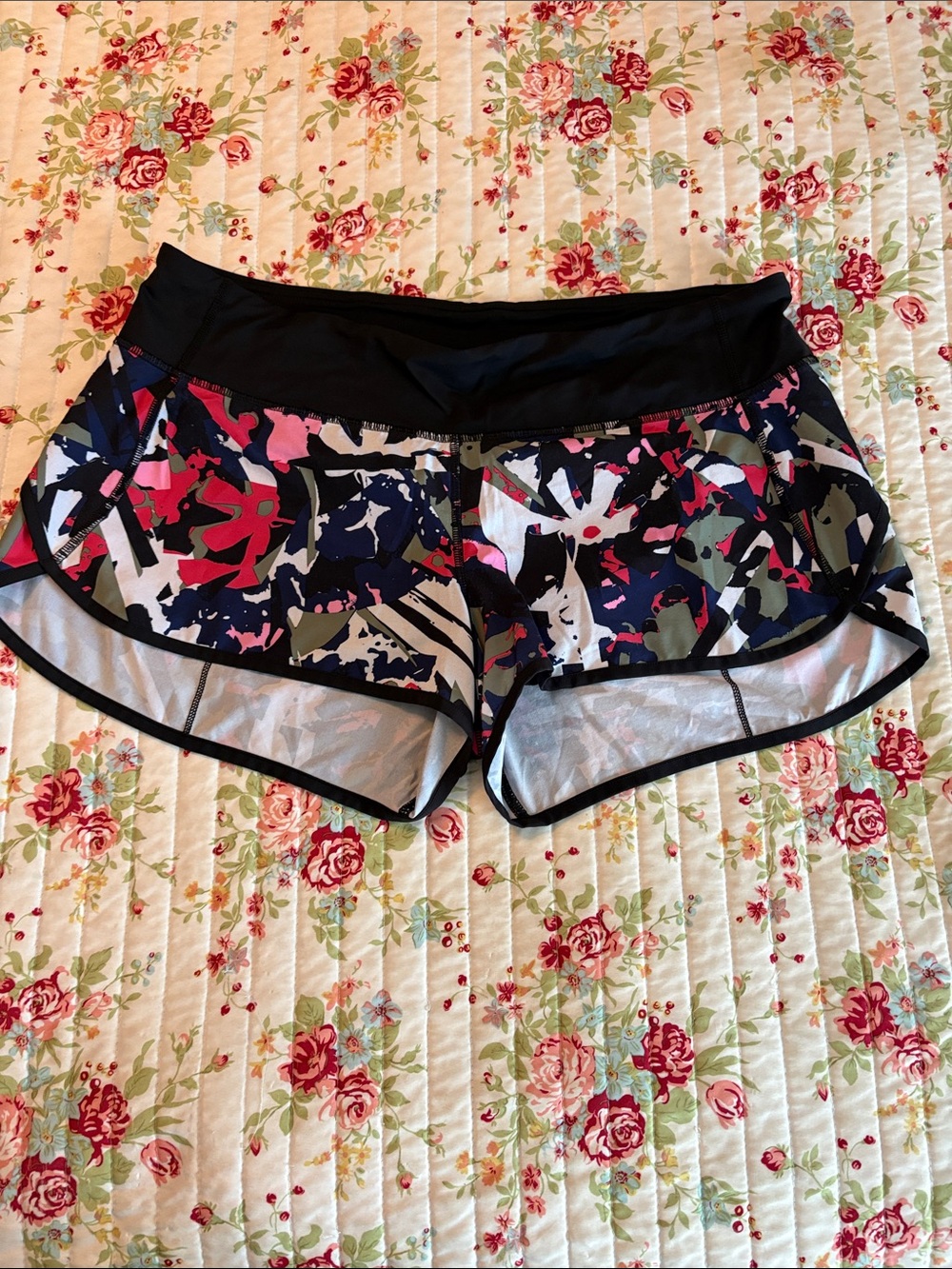 Lululemon Pop Cut Boom Juice Multi Black Sped Up Shorts Size 10